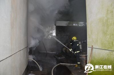 金华某工厂400公斤黄磷燃烧浓烟滚滚已是今年第2次